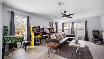 House, Multiple Beds, Pool Access, Pool View (Canal Front Beach Home, Private Pool) | Interior