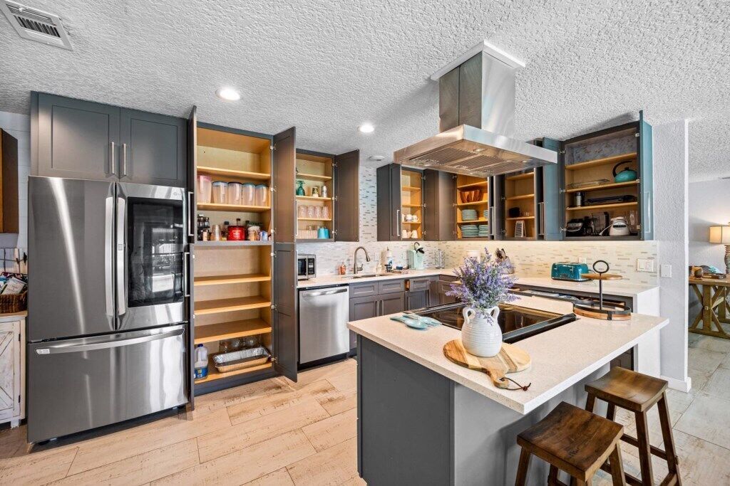 House, Multiple Beds, Pool Access, Pool View (Canal Front Beach Home, Private Pool) | Private kitchen | Fridge, microwave, oven, stovetop