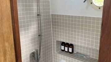 Douche, articles de toilette écologiques, sÚche-cheveux