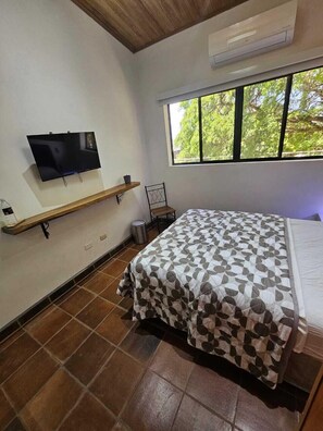 Comfort tweepersoonskamer, uitzicht op tuin | Uitzicht op de binnenplaats