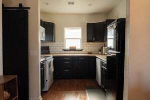 Fridge, oven, stovetop, dishwasher