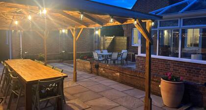 Spacious, luxurious house in Holt, total refurbishment: new from April 2025