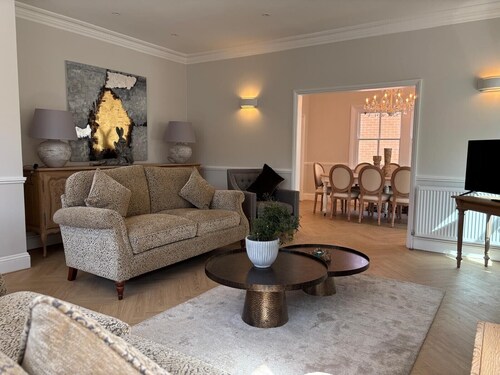 Spacious, luxurious house in Holt, total refurbishment: new from April 2025