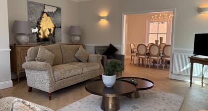Spacious, luxurious house in Holt, total refurbishment: new from April 2025