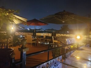 屋外ダイニングエリア