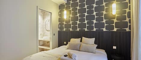 Apartment | Ruang kerja komputer riba, seterika/papan seterika, cadar katil