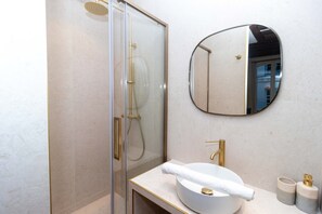 Apartment | Bathroom | Hair dryer, soap, shampoo - New Apartment Center of Paris Place de la Bourse (Paris)