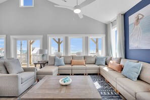 Smart-tv en een tafeltennistafel