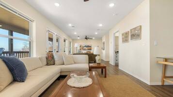 Smart TV, computer monitors