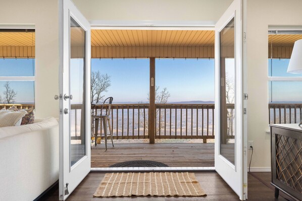 Smart TV, computer monitors - Hawk's View- Mountain Cottage! (Jasper)