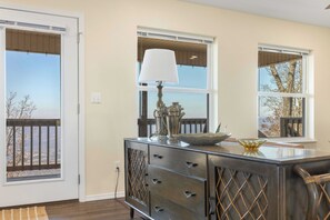 Interior - Hawk's View- Mountain Cottage! (Jasper)