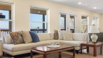 Smart TV, computer monitors