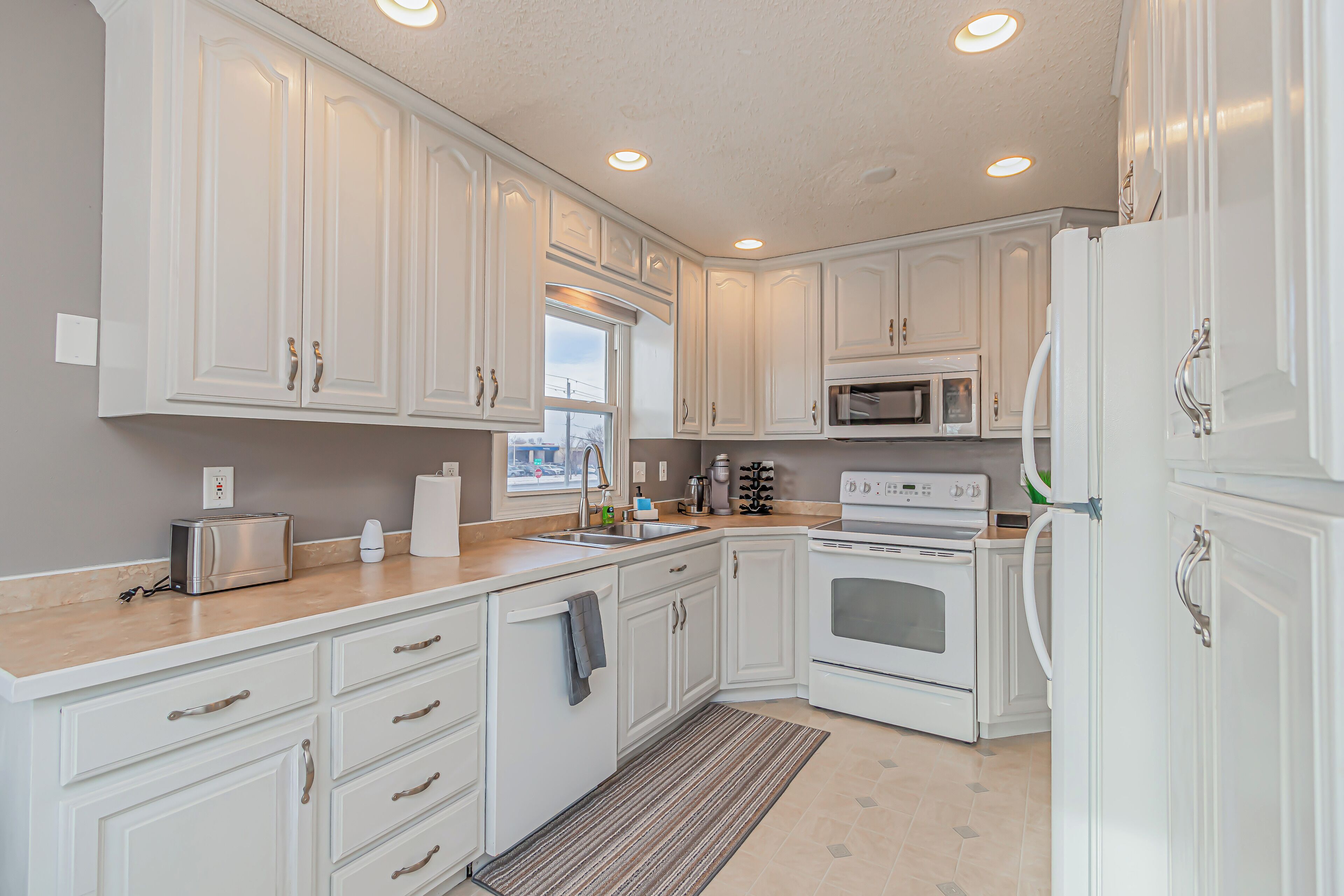 冰箱、微波炉、烤箱、炉灶