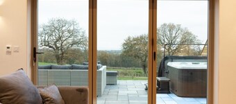 Large, modern countryside retreat with hot tub - Sleeps 24 - Nr Birmingham