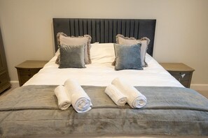 9 habitaciones, tabla de planchar con plancha y acceso a internet 