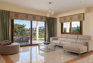 Luxury Villa, Garden View | Living area