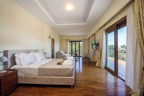 5 bedrooms, Frette Italian sheets, premium bedding, memory foam beds