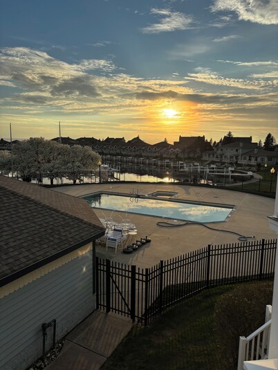 Gorgeous Harbor Village  2 bedroom 2 bathroom condo 