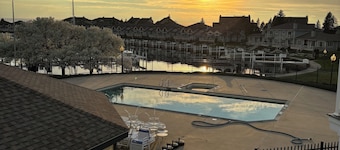 Gorgeous Harbor Village 2 bedroom 2 bathroom condo