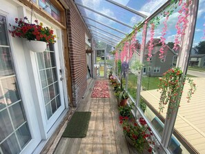 Exterior detail - Charming 2-bedroom suite A with WiFi, AC in adorable Elkader (Elkader)