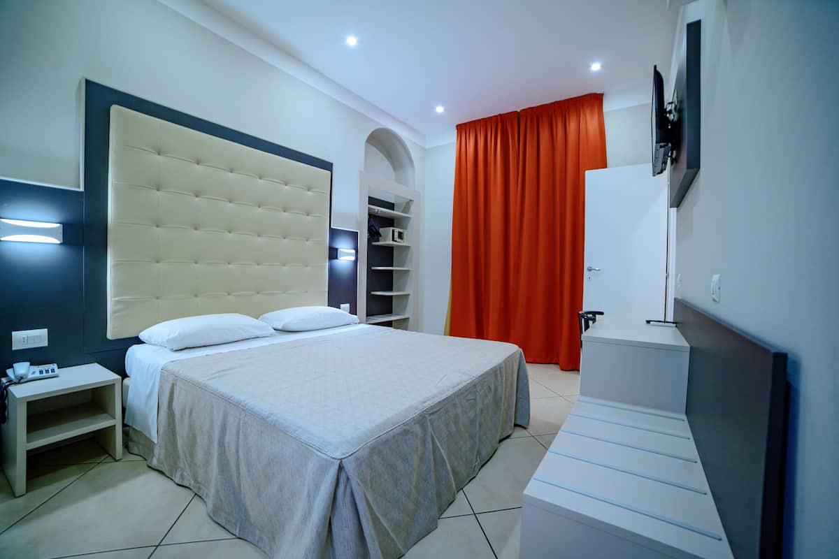 Basic Double or Twin Room | In-room safe, desk, free WiFi