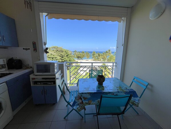 Outdoor dining - Duplex Sea View, Beach 100m away (Le Moule)