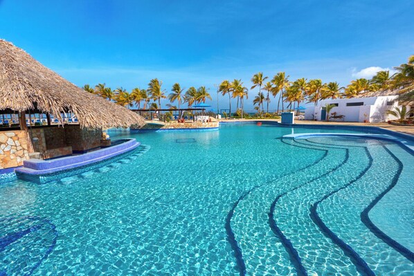 Outdoor pool - Costa Caribe Hotel Beach & Resort (Sucre)