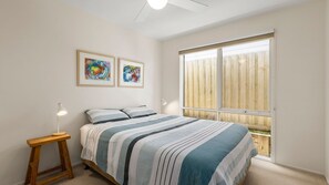 4 bedrooms, iron/ironing board, WiFi - Buckleys - Point Lonsdale (Point Lonsdale)