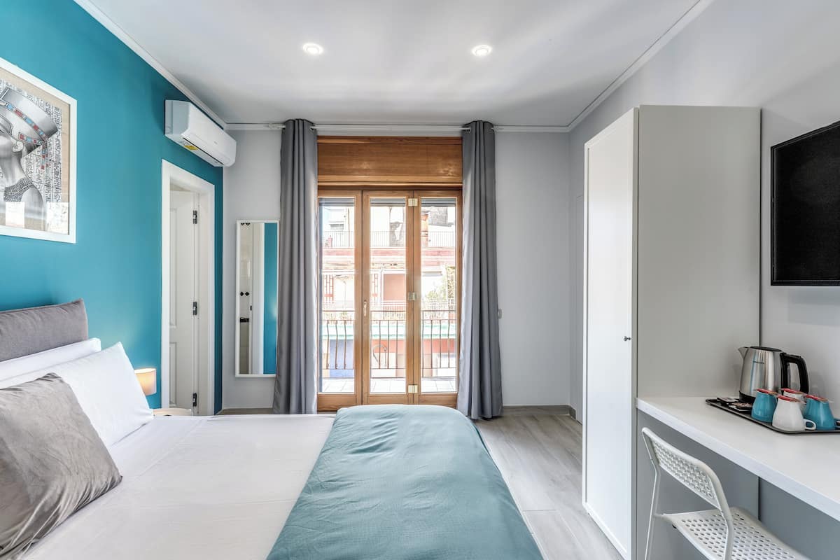 In-room safe, desk, soundproofing, iron/ironing board