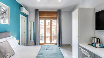 Quarto família, sacada | Cofres nos quartos, escrivaninha, quartos à prova de som