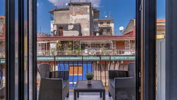 Family Room, Balcony | Bathroom | Hair dryer, towels, soap, shampoo