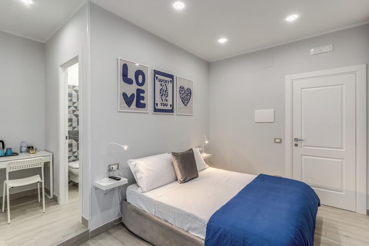 In-room safe, desk, soundproofing, iron/ironing board