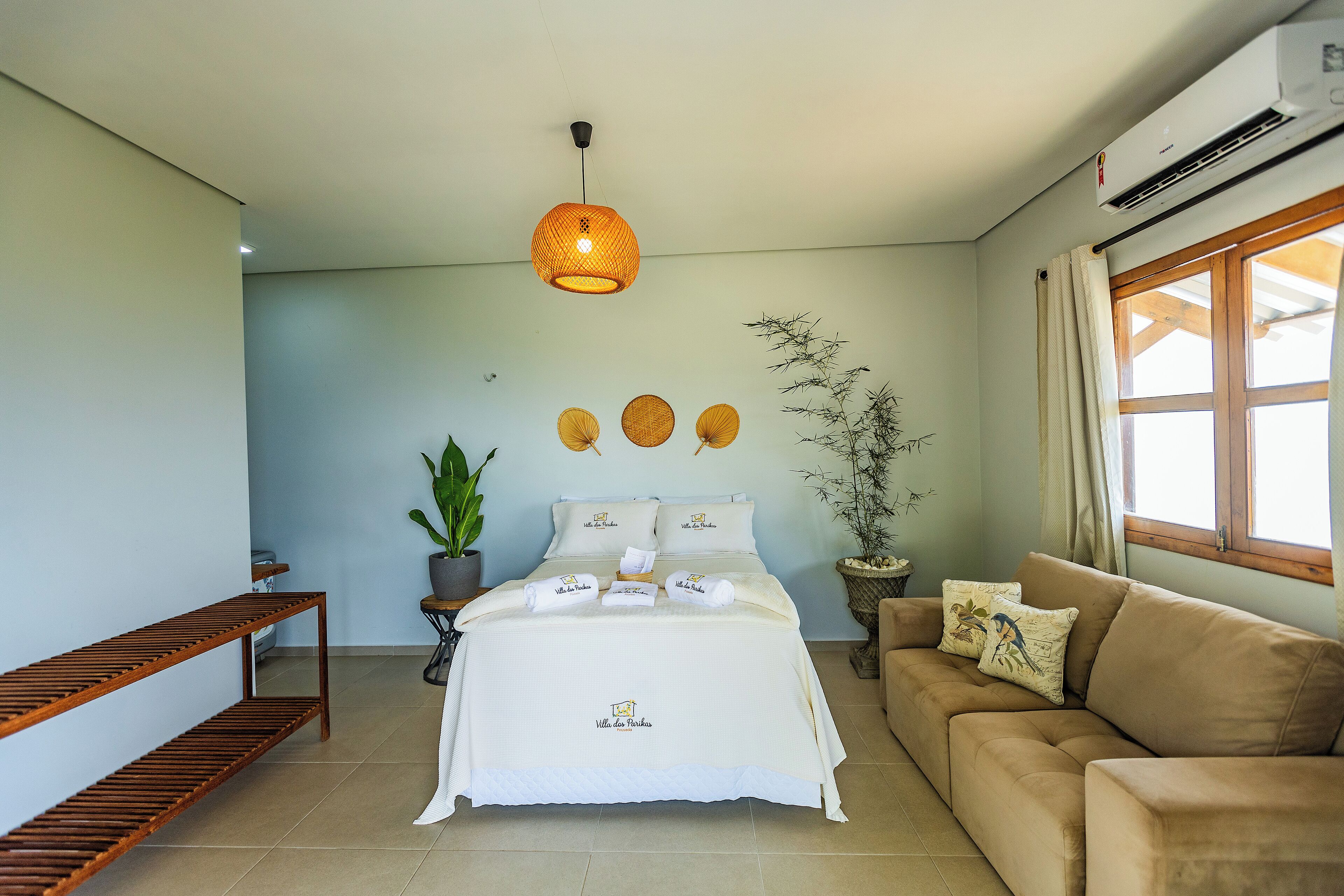 Escrivaninha, espaço de trabalho para notebook, Wi-Fi de cortesia