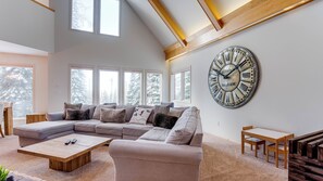 Smart TV, fireplace - Pet friendly chalet right on the ski way, steps from tube town pet friendly too! (Silver Star Mountain)