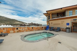 Piscine extérieure, piscine chauffée