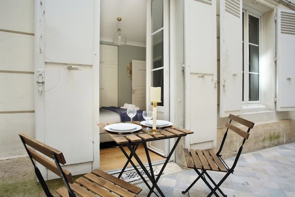Apartment | Outdoor dining