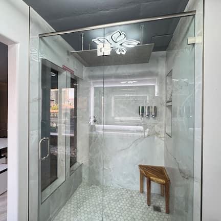 Amenidades de baño gratuitas, secadora de cabello, toallas, jabón