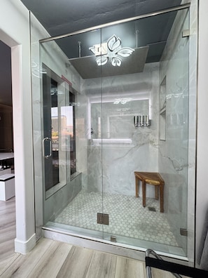 Free toiletries, hair dryer, towels, soap - LVStripHouse Condos Sleeps up to 14 (Las Vegas)