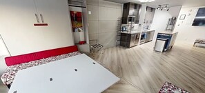 Egyptian cotton sheets, premium bedding, memory-foam beds - LVStripHouse Condos Sleeps up to 14 (Las Vegas)