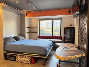 Egyptian cotton sheets, premium bedding, memory foam beds, desk - LVStripHouse Condos Sleeps up to 14 (Las Vegas)