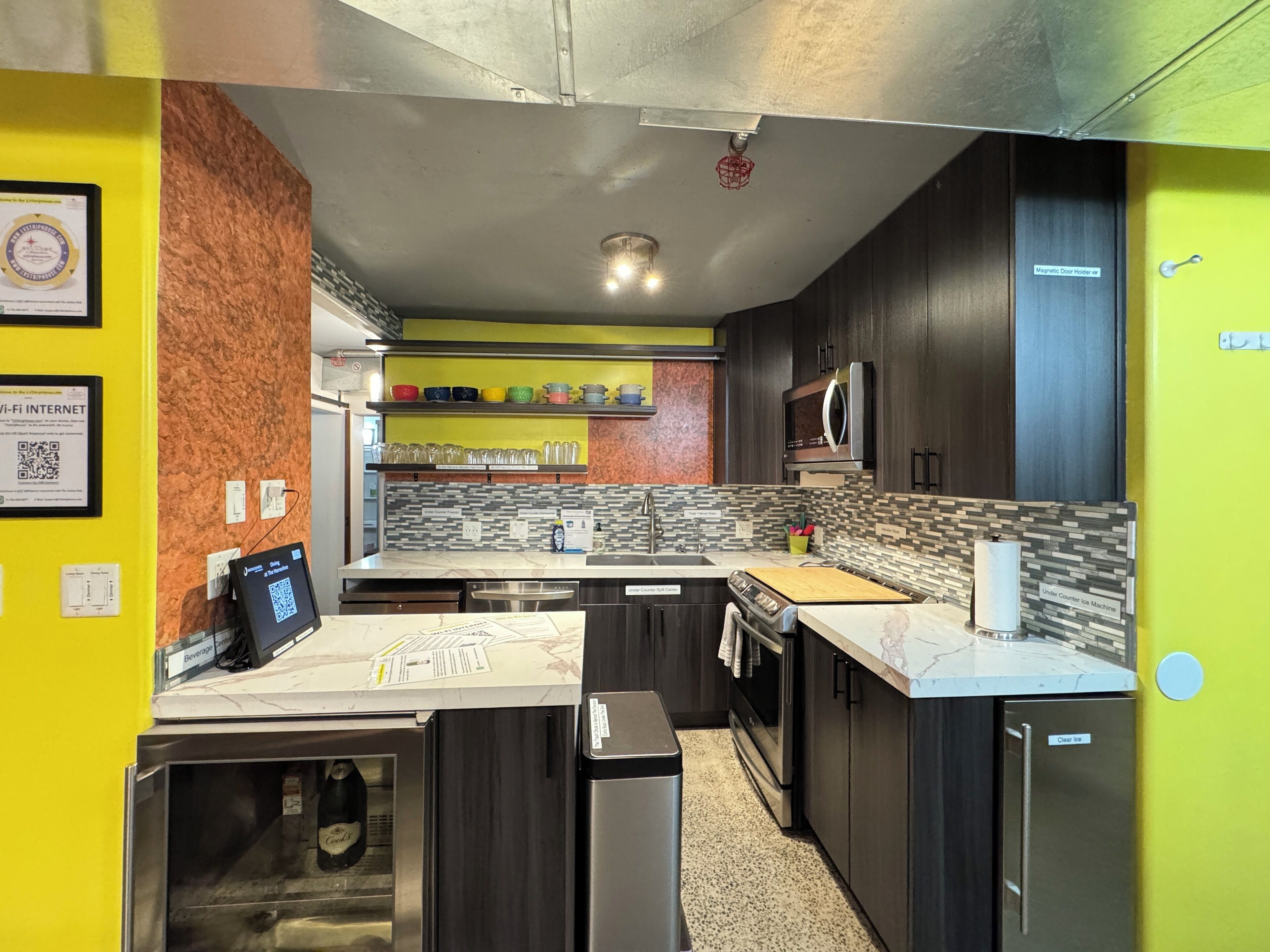 Refrigerador, microondas, horno, placa de cocina