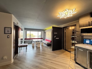 LVStripHouse JC408+JC406 3BD/3BA Condo Sleeps 14 | Private kitchen | Fridge, microwave, oven, stovetop