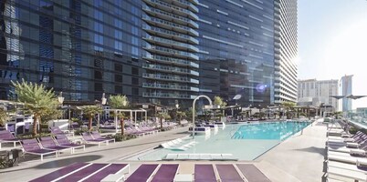 LVStripHouse Condos Sleeps up to 14