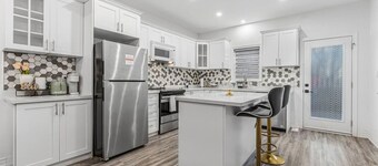 Stylish *NEW* 2BR Suite| 2.5Baths | Close to Falls