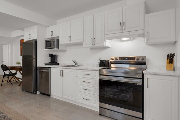 Fridge, microwave, oven, stovetop - Private & Cozy 2BR Retreat Near Niagara Falls (Thorold)