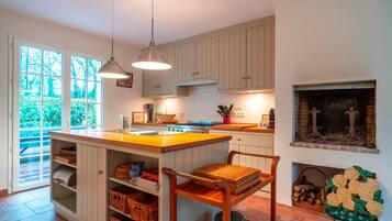 Refrigerador, microondas, horno y lavavajillas