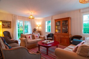 TV, fireplace, DVD player - KER-MYR - Belle Maison de campagne familiale, proche sentiers côtiers (Baden)