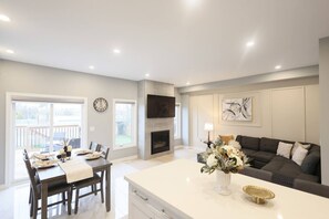 TV, fireplace