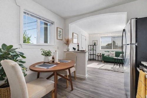 New Remodeled 1BR/1BA in DT Tacoma - 1