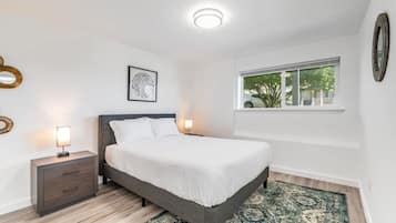 1 habitación, escritorio, tabla de planchar con plancha y wifi